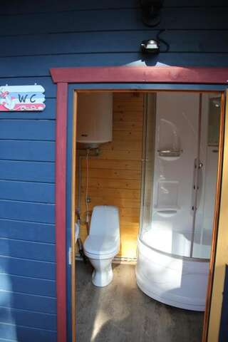 Комплексы для отдыха с коттеджами/бунгало Porto Marine Юрмала Двухместный номер эконом-класса с 1 кроватью и общей ванной комнатой-6